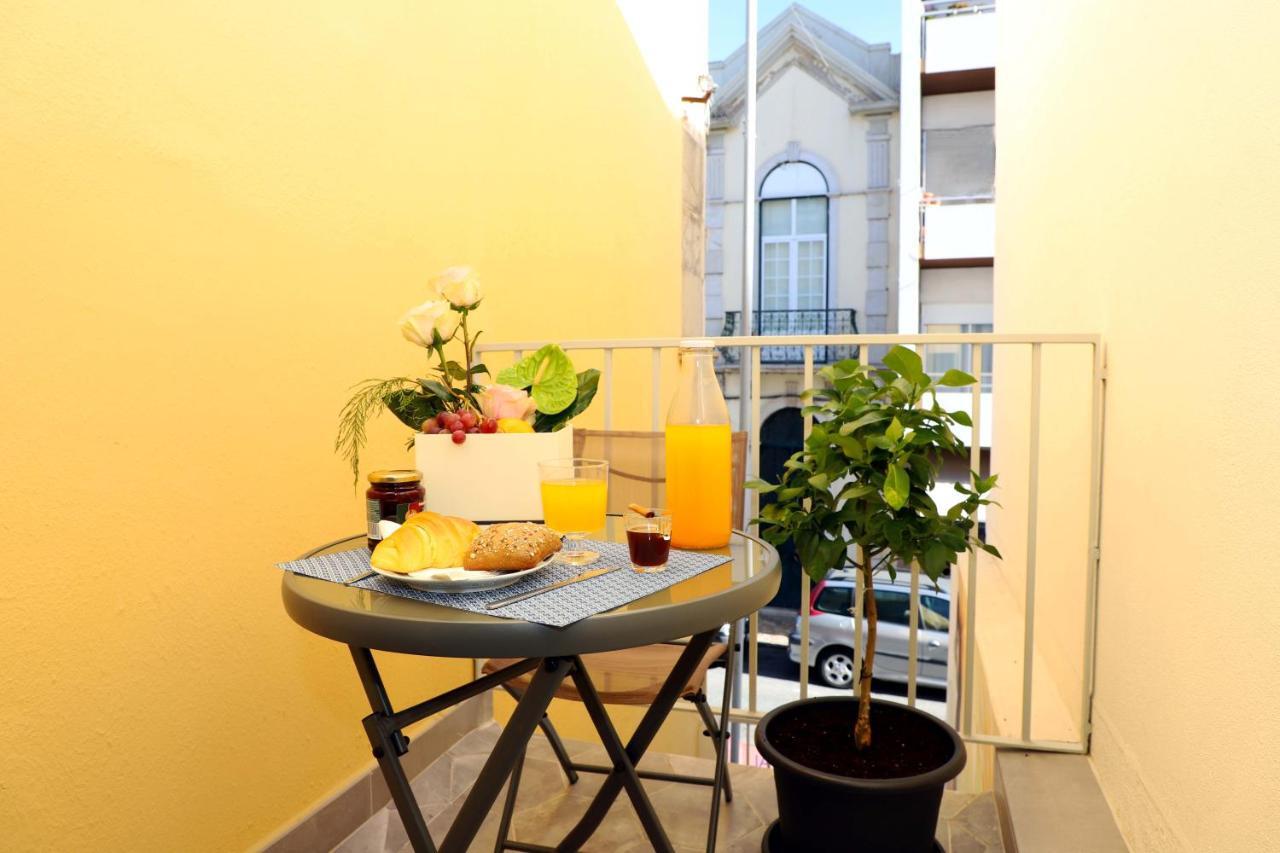 Deluxe Double Room with Balcony,956856439:JPEG