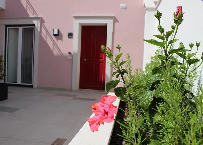  Cardeal Suites & Apartments